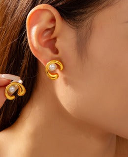 Pearl Embrace Earrings ✨